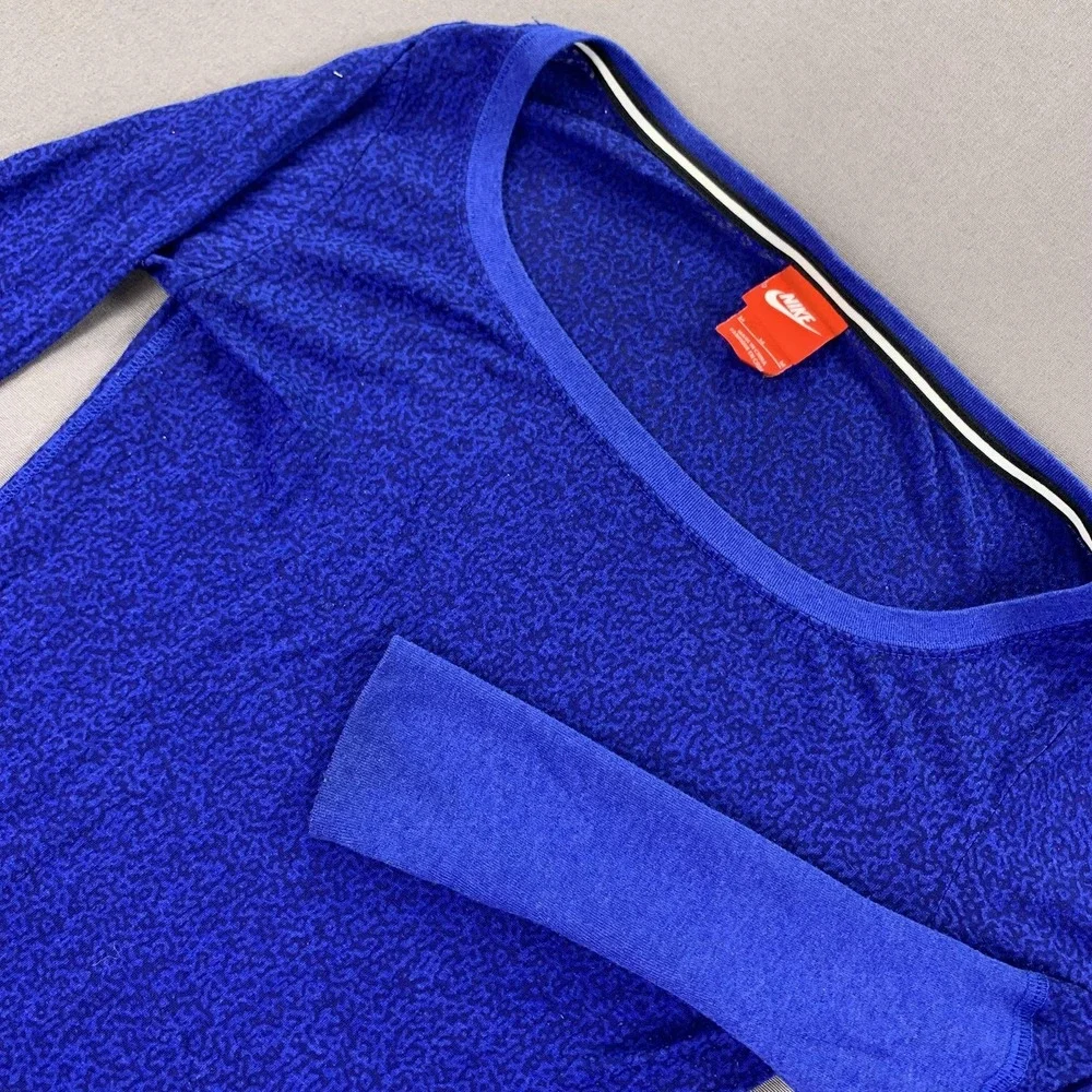 Nike Shirt Womens Medium Long Sleeve Scoop‎ Neck Thumbholes Athletic 041884-480